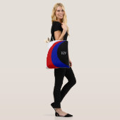 Moderne zwarte blauwe rode witte golven tote bag (Op model)