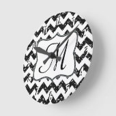 Moderne zwarte Chevron Monogram Initialen wandklok (Hoek)