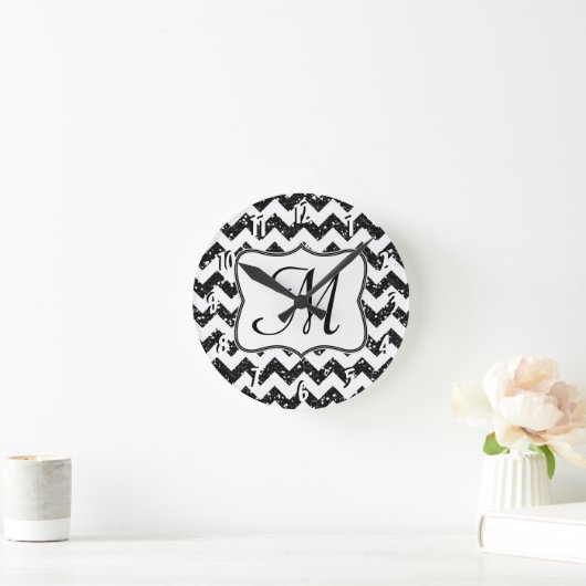 Moderne zwarte Chevron Monogram Initialen wandklok (Huis)