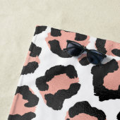 Moderne zwarte Chic-Roos Gold Foil Leopard-printer Strandlaken (In situ)