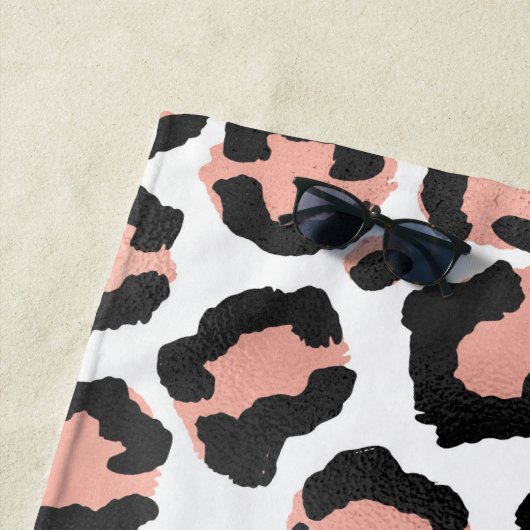 Moderne zwarte Chic-Roos Gold Foil Leopard-printer Strandlaken (In situ)