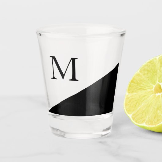 Moderne zwarte diagonaal | Monogram Shot Glas (Voorkant)