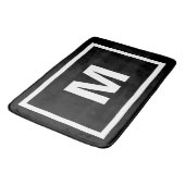 Moderne zwarte eenvoudige witte Lijst en monogram  Badmat (Gekanteld)