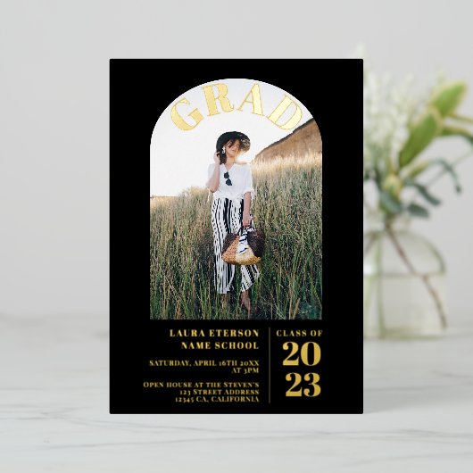 Moderne zwarte elegant 5 foto's afstuderen folie uitnodiging (Staand Voorkant)