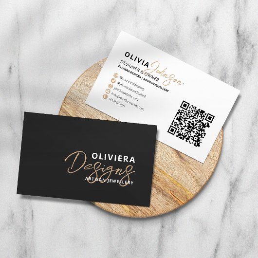 Moderne zwarte elegante scripttypografie QR-code Visitekaartje