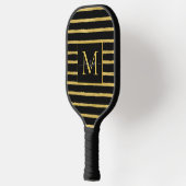 Moderne Zwarte en Gouden Gestreepte Monogramnaam Pickleball Paddle (Links)