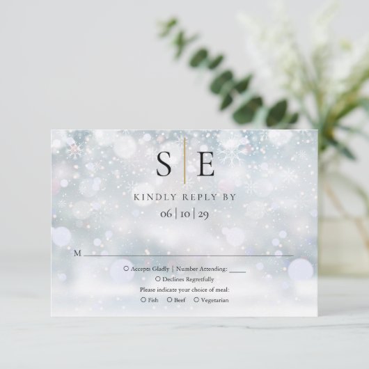 Moderne Zwarte en Gouden Monogram Winter Bruiloft  RSVP Kaartje (Staand voorkant)