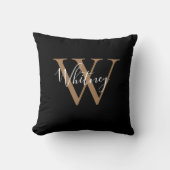 Moderne Zwarte en Gouden Script Monogram Naam Kussen (Voorkant)