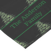 Moderne zwarte en groene familienaam kerstboom korte tafelloper (Hoek)