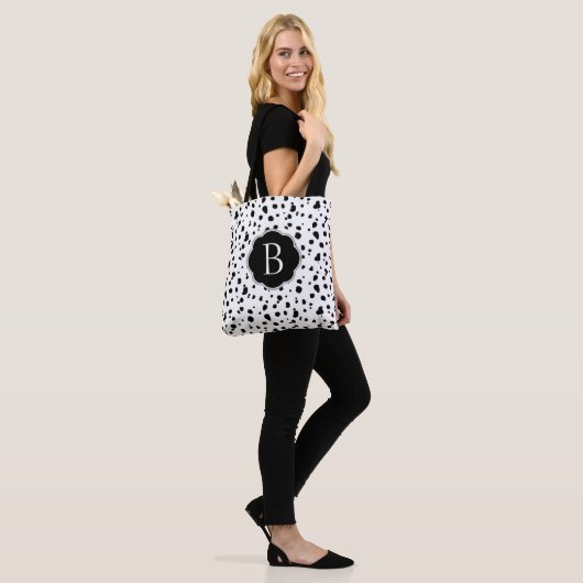 Moderne zwarte en witte Dalmatische spots Tote Bag (Op model)