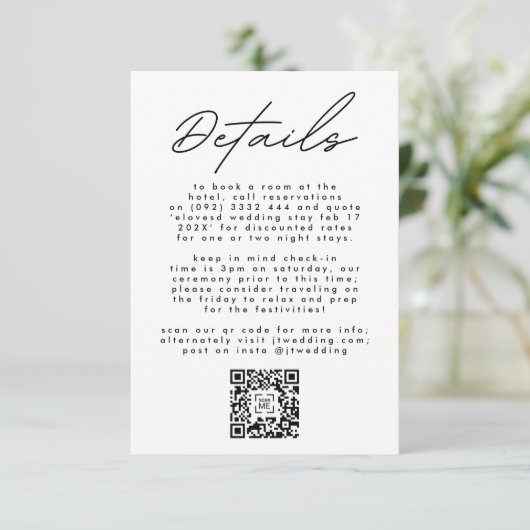 Moderne zwarte en witte eenvoudige tekst QR-CODE v RSVP Kaartje (Staand voorkant)