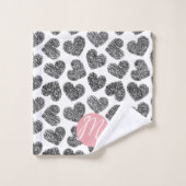 Moderne Zwarte en Witte Gekrabbelde Hart Monogram Bad Handdoek (Wasdoekje)