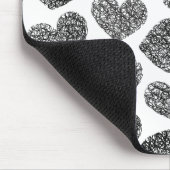 Moderne Zwarte en Witte Gekrabbelde Hartjes Monogr Muismat (Hoek)