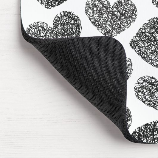 Moderne Zwarte en Witte Gekrabbelde Hartjes Monogr Muismat (Hoek)