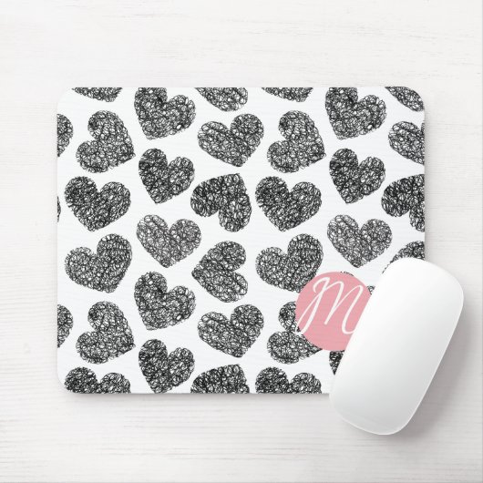 Moderne Zwarte en Witte Gekrabbelde Hartjes Monogr Muismat (Met muis)