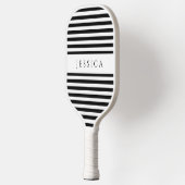 Moderne Zwarte En Witte Gestreepte Aangepaste Naam Pickleball Paddle (Links)