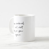 Moderne Zwarte en Witte Grappige Letter Koffiemok (Voorkant links)