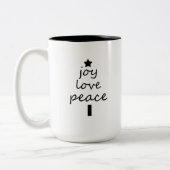 Moderne zwarte en witte kerstboom tweekleurige koffiemok (Links)