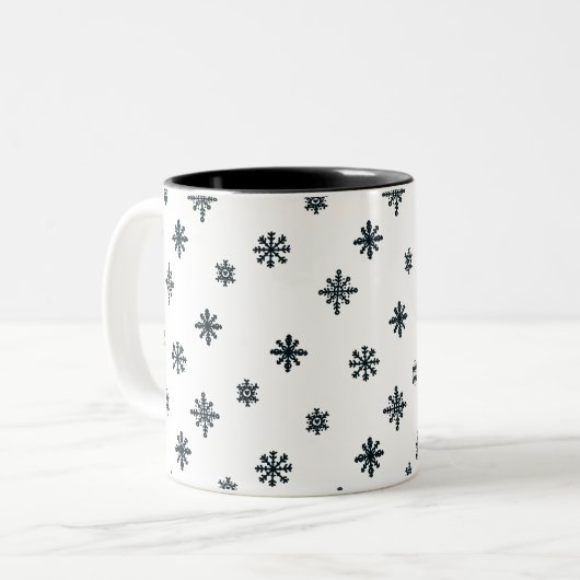 Moderne zwarte en witte kerstsnowflakes tweekleurige koffiemok (Voorkant links)