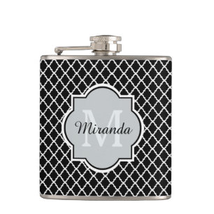 Moderne zwarte en witte Quatrefoil Monogramnaam Heupfles