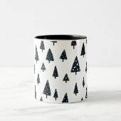 Moderne zwarte en witte Scandinavische kerstbomen Tweekleurige Koffiemok (Center)