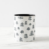 Moderne zwarte en witte Scandinavische kerstbomen Tweekleurige Koffiemok (Center)