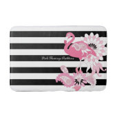 Moderne zwarte en witte strepe roze flamingo badmat (Voorkant)