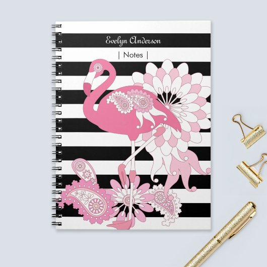 Moderne zwarte en witte strepe roze flamingo notitieboek