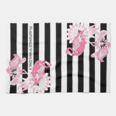 Moderne zwarte en witte strepe roze flamingo theedoek (Horizontaal)