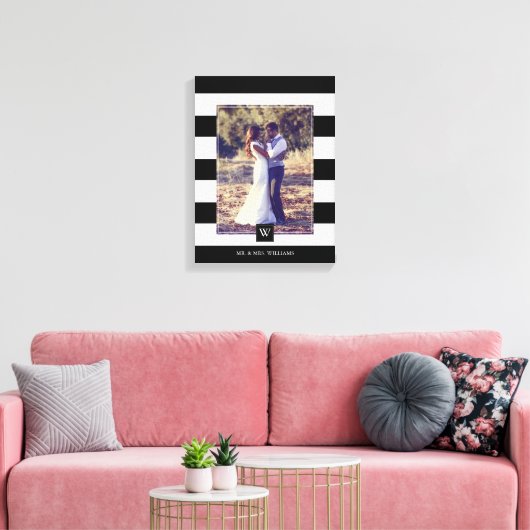 Moderne zwarte en witte strepen Monogrammed Foto Canvas Afdruk (Insitu (Woonkamer))