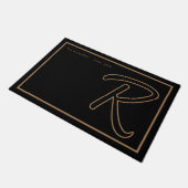 Moderne Zwarte Gouden Monogram Script Familienaam Deurmat (Schuin)