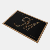 Moderne Zwarte Gouden Monogram Script Familienaam Deurmat (Schuin)