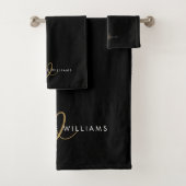 Moderne Zwarte Gouden Script Monogram Bad Handdoek (Insitu)