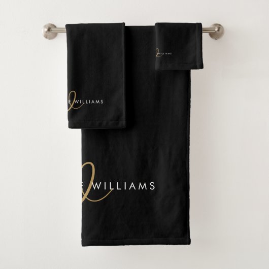 Moderne Zwarte Gouden Script Monogram Bad Handdoek (Insitu)