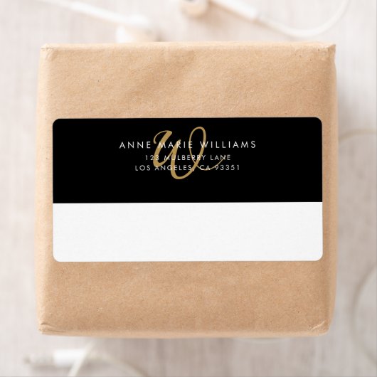 Moderne Zwarte Gouden Script Monogram Verzending Etiket (Insitu)