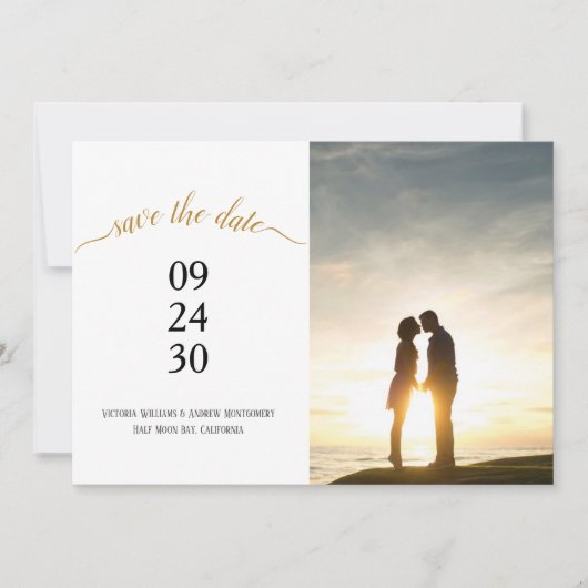 Moderne Zwarte Gouden Script Trouwfoto Save The Date (Voorkant)