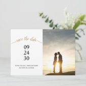 Moderne Zwarte Gouden Script Trouwfoto Save The Date (Staand voorkant)