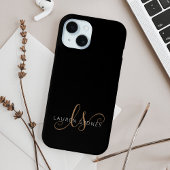 Moderne Zwarte Gouden Vrouwelijke Script Monogram iPhone 15 Case