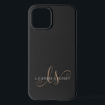 Moderne zwarte goudfilm, afgebeeld in script iPhone 12 hoesje<br><div class="desc">Modern Black Gold Feminine Script Monogrammed iPhone Case. Pas deze moderne elegante telefoonzaak eenvoudig aan met uw eigen monogram en naam.</div>