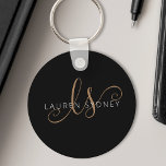 Moderne zwarte goudfilm, afgebeeld in script sleutelhanger<br><div class="desc">Modern Black Gold Feminine Script Monogrammed Sleutelhanger. Pas deze moderne elegante sleutelhanger eenvoudig aan met uw eigen monogram en naam.</div>