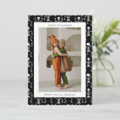 Moderne Zwarte Griezelfoto van Skelet voor Hallowe Feestdagenkaart (Staand voorkant)