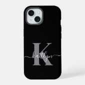 Moderne zwarte grijze script monogram iPhone 15 case (Achterkant)
