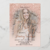 Moderne zwarte huwelijks script foto gouden folie  folie uitnodiging (Voorkant)