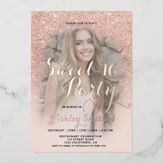 Moderne zwarte huwelijks script foto gouden folie  folie uitnodiging (Voorkant)