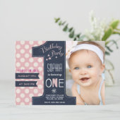 Moderne zwarte inktbord Roze Dot First Birthday Kaart (Staand voorkant)