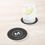 Moderne zwarte klassieke monogram zandsteen onderzetter<br><div class="desc">Het minimale monogrammed ontwerp is voorzien van een zwarte achtergrond met uw initiaal en een naam in klassieke bloktypografie in wit voor een schone,  stijlvolle look.</div>