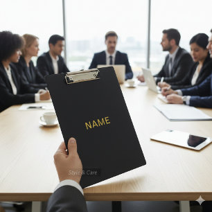 Moderne zwarte klembord met gepersonaliseerde naam