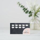 Moderne zwarte krijtbord koffiekopjes Loyalty Kaar Visitekaartje (Staand voorkant)