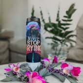 Moderne zwarte masculine Stop nooit met drogen Thermosbeker