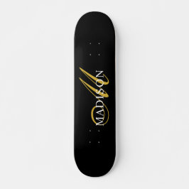Moderne zwarte monogram Gold Script-naam Persoonlijk Skateboard